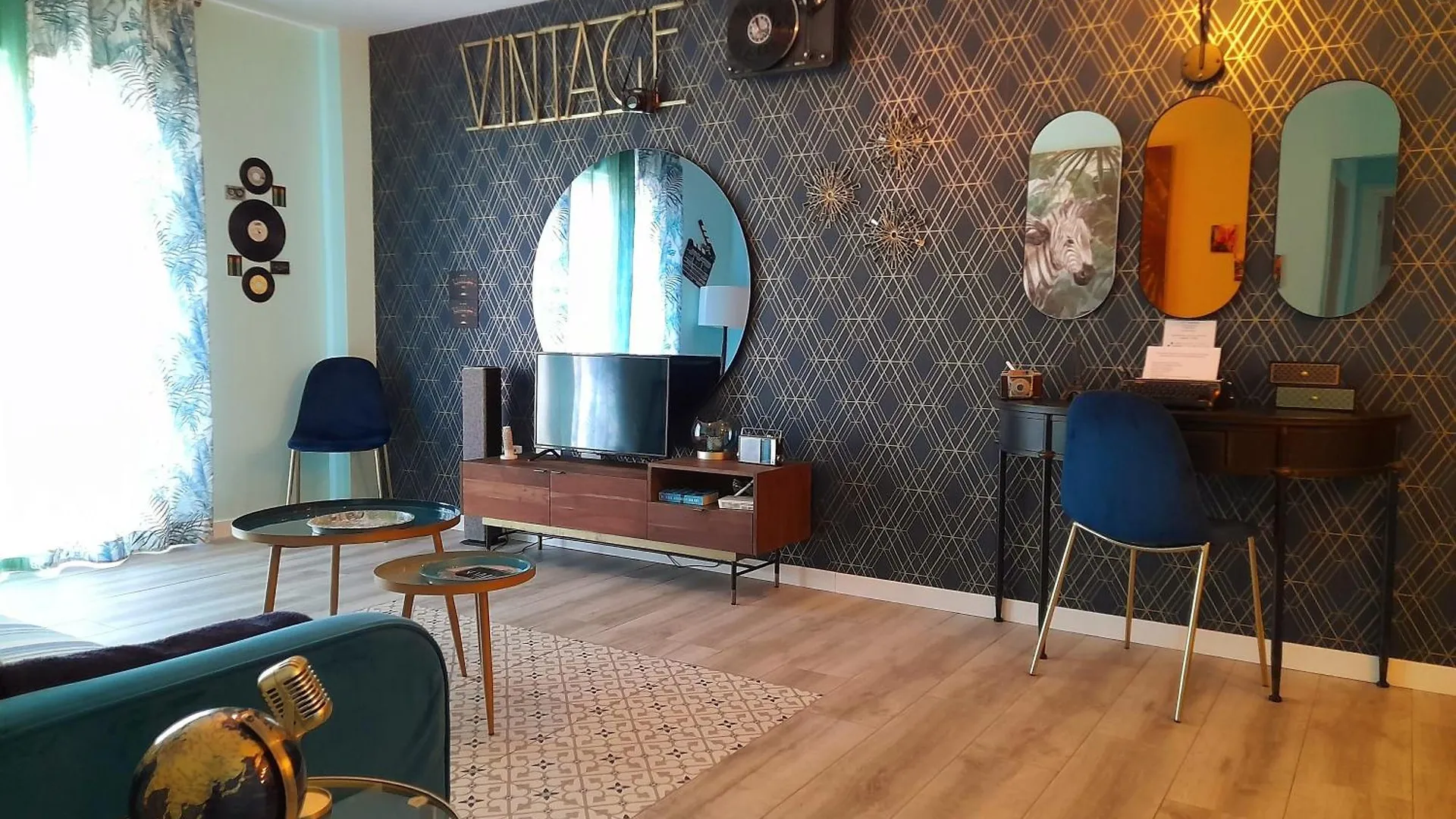 80S Loft Vintage 15' Malaga Airport Free Guest Parking Appartement Alhaurín de la Torre