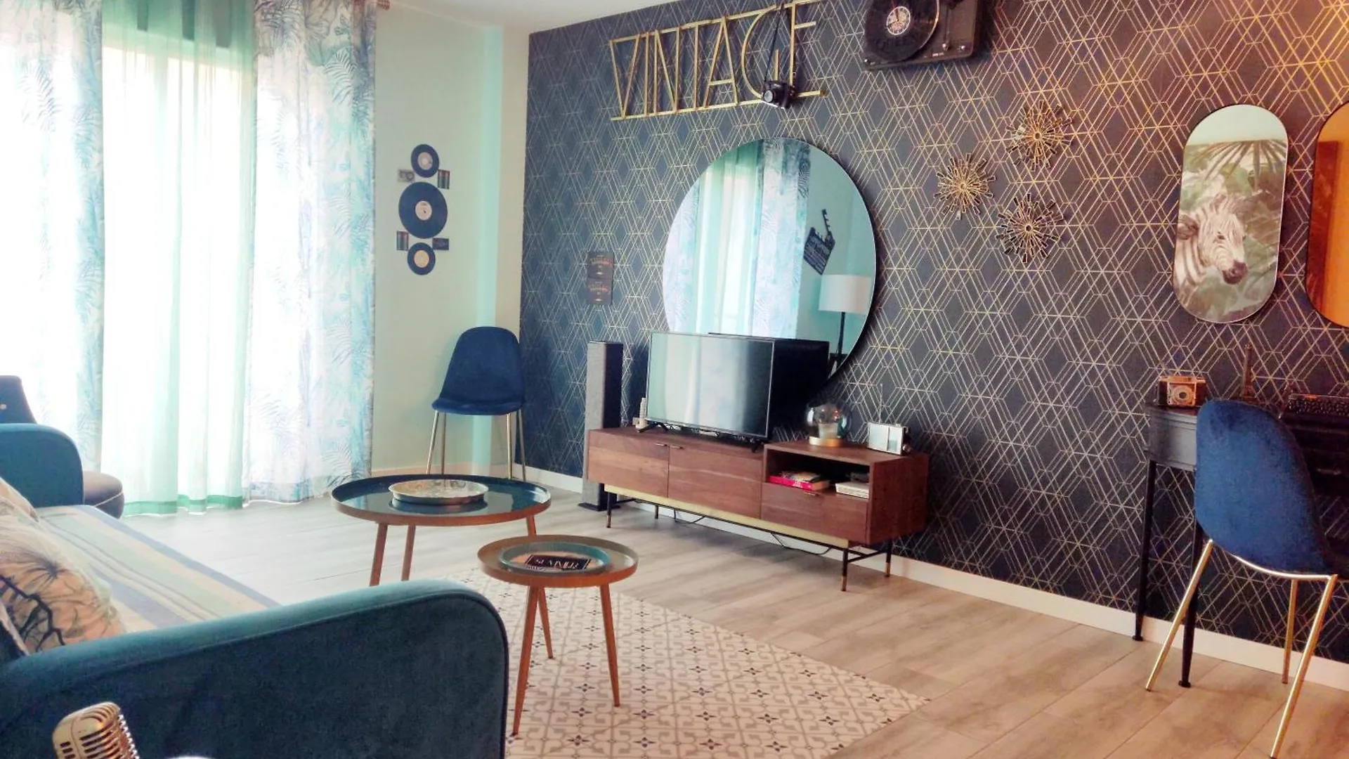 80S Loft Vintage 15' Malaga Airport Free Guest Parking Appartement Alhaurín de la Torre